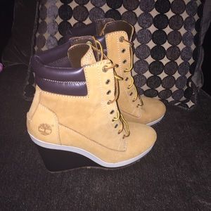 🌟🌟Rare Timberland Wedge Heel Boots Size 7**
